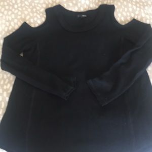 Shoulderless sweater